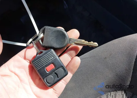 2005 Ford Explorer Sport Trac Adrenalin/Xls/Xlt z USA, uszkodzony, nr VIN 1FMZU67K55UB32589